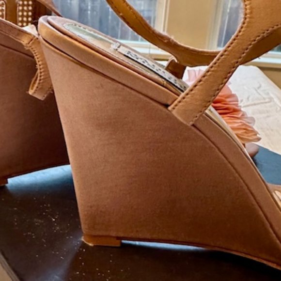 Bagley Mischka pink wedge shoes - Picture 4 of 4